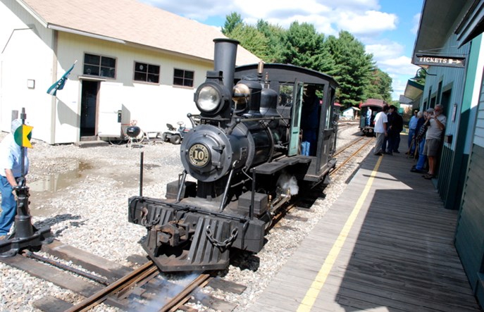 USA: Przywrócono do ruchu wąskotorowy parowóz 