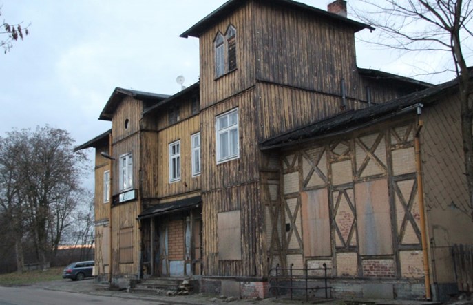 PKP SA zabezpieczą zaniedbane dworzec i wieżę ciśnień w Wieruszowie