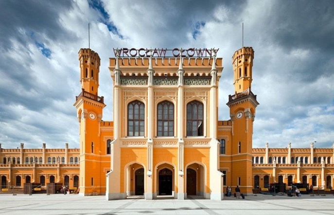 Dolnośląskie chce rozwijać kolej i promować modę na nią