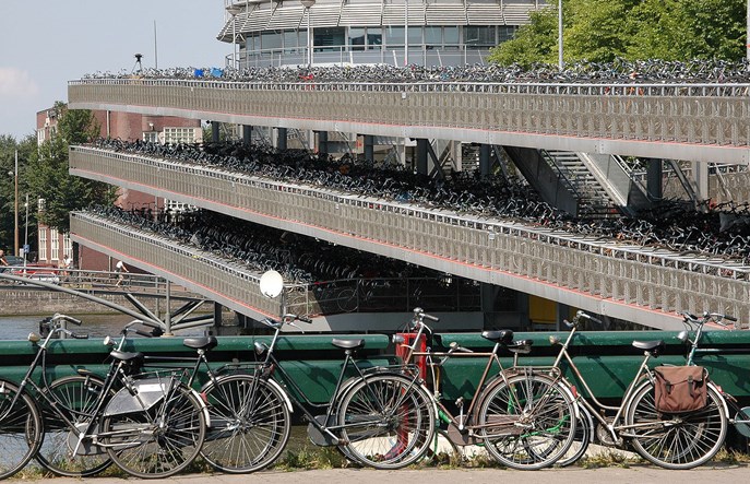 W Holandii rowerzyści… nie mieszczą się na drogach rowerowych
