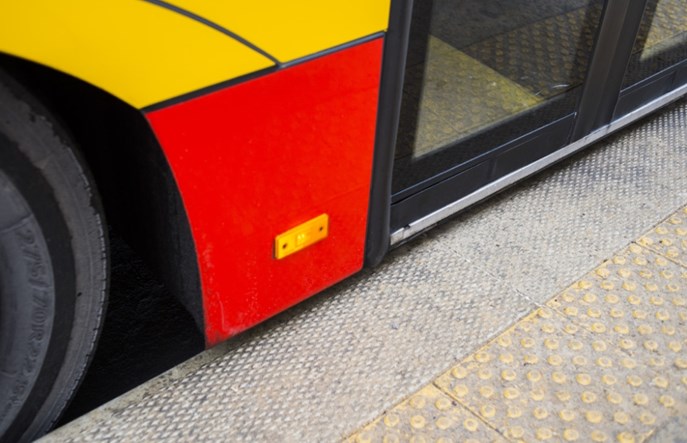 Warszawa: Przystanki naprawdę dostępne. Autobus podjedzie pod samą krawędź