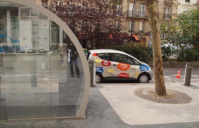 Paryski car–sharing wzorem dla Warszawy?