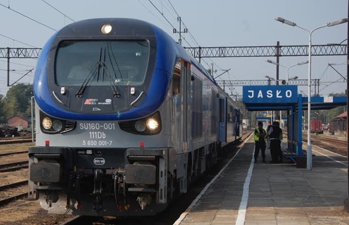 Dym w Gamie i kolejne kłopoty. UTK zajmie się lokomotywami IC [aktualizacja]