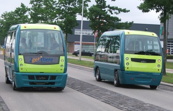 Autobus bez kierowcy wozi Włochów na plażę