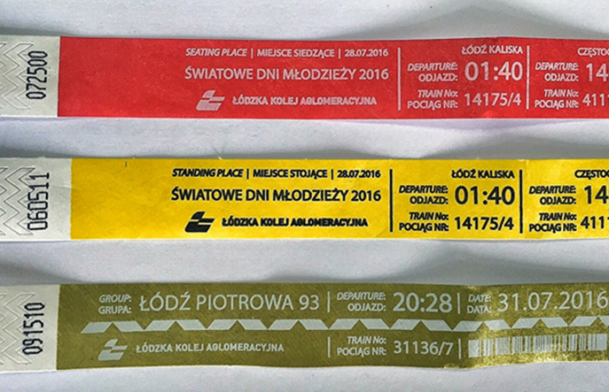 Specjalne opaski dla pielgrzymów pomogą znaleźć pociąg. To nowość na polskiej kolei