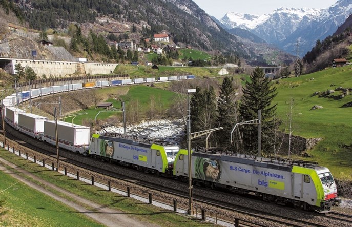 Lokomotywy Traxx Bombardiera dopuszczone do pracy w tunelu Gotarda