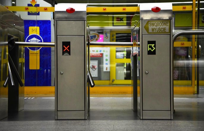 Metro: Strefy bramek biletowych na 12 stacjach I linii do przebudowy