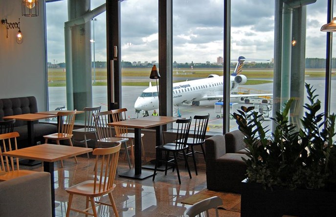 Konfederacja: Pieniądze lepiej wydawać na kolej niż lotnisko w Bydgoszczy