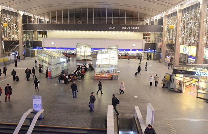 Megafonistki odchodzą do lamusa. Także na Centralnym 