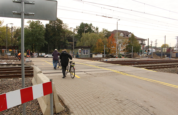 Przejazd tymczasowy w Zielonce pozostanie. Do czasu ukończenia tunelu