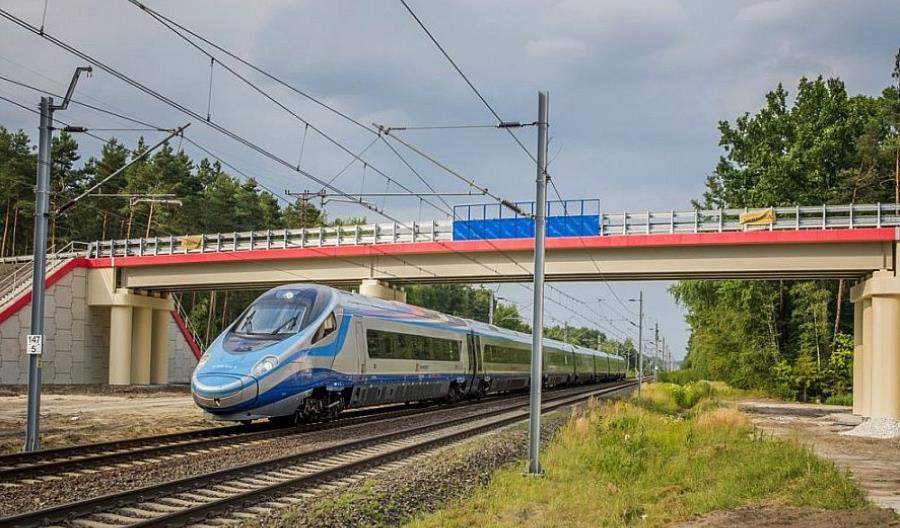 PKP IC: Wi-Fi w Pendolino hitem wśród pasażerów, pobierają 72 GB dziennie PKP IC: Wi-Fi w Pendolino hitem wśród pasażerów, pobierają 72 GB dziennie