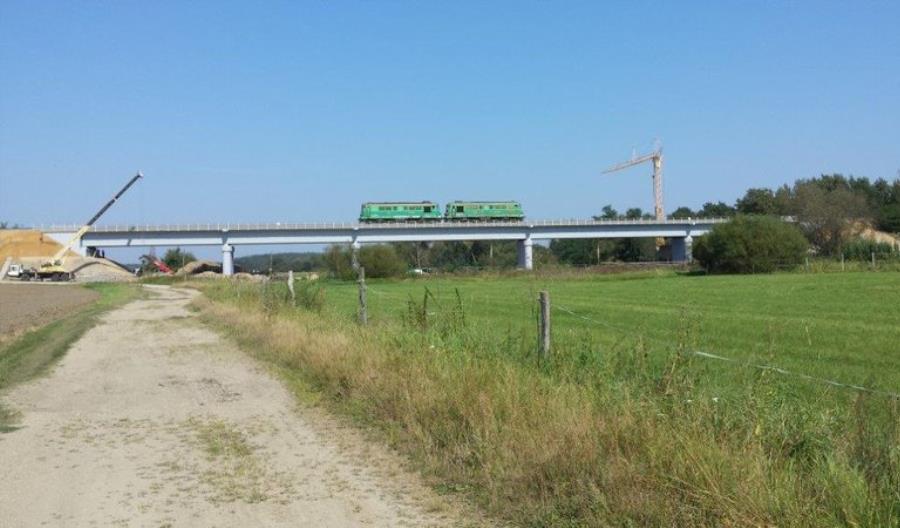 Pierwsze lokomotywy na nowym moście nad Nysą Łużycką Pierwsze lokomotywy na nowym moście nad Nysą Łużycką