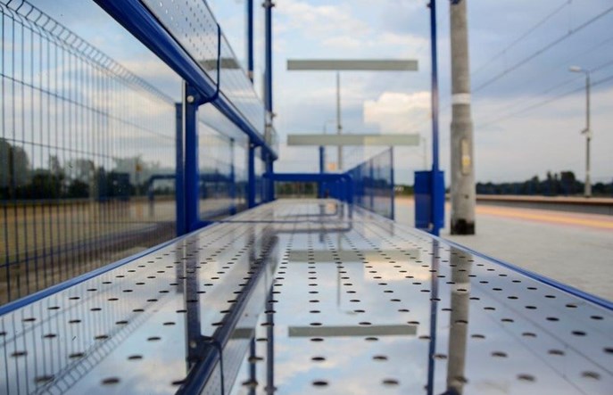 Przystanek Nowy Kisielin czeka na potencjalnych pasażerów