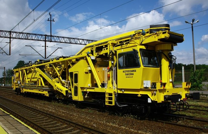 Oczyszczarka ZRK DOM przyspieszy prace na liniach kolejowych