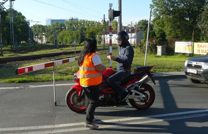 PKP PLK: Coraz bezpieczniej na przejazdach kolejowo-drogowych