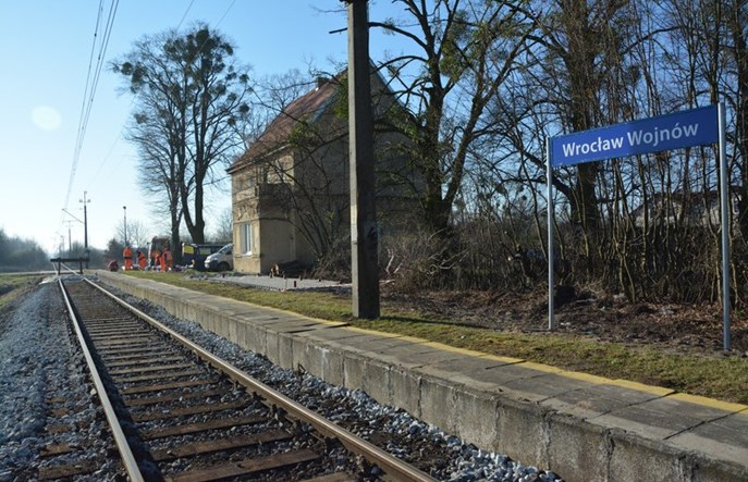 Wrocław: Kolej wygra z samochodem na trasie Wojnów – centrum