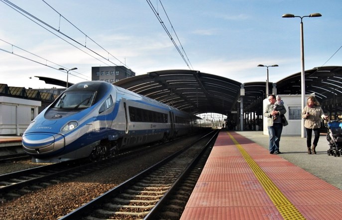 Trzy Pendolino wyłączone  – co z montażem internetu?