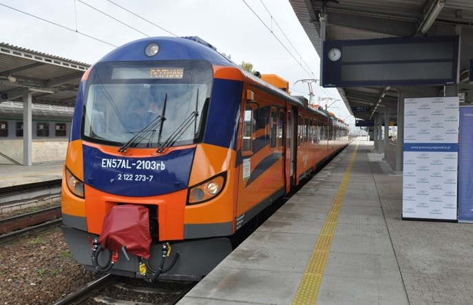 Zmodernizowane EN57 nadal będą jeździć do Piły i Kołobrzegu