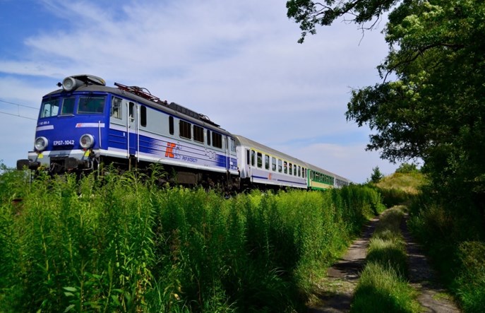 Dłużej poczekamy na nowe wagony dla PKP Intercity