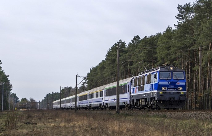 Dalej rośnie liczba pasażerów na kolei