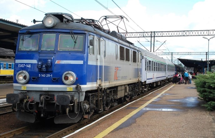 Nocne pociągi Trójmiasto – Warszawa jadą coraz dłużej. Dlaczego?