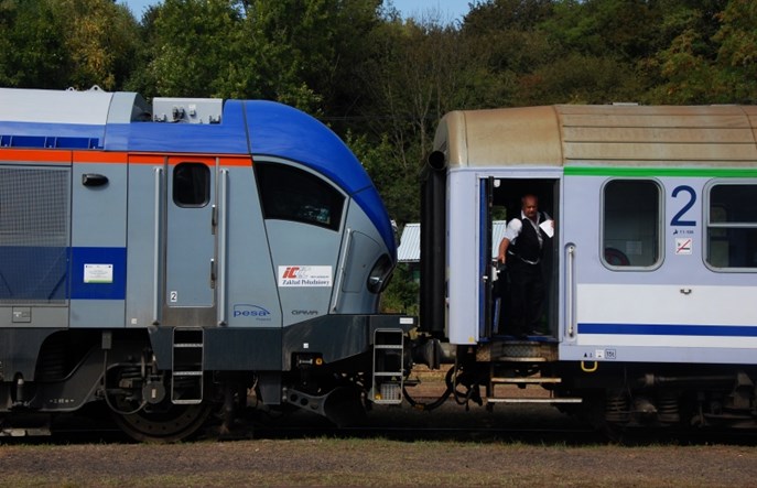 PKP Intercity z umową na elektryczno-spalinową lokomotywę Pesy