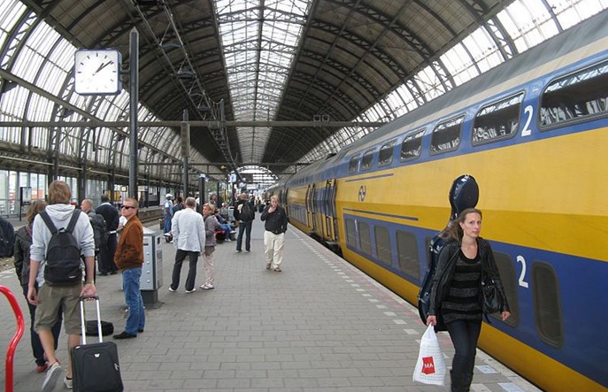 Kto dostarczy pociągi intercity dla Holandii?