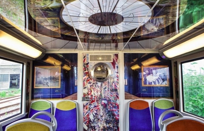 Paryska kolej miejska jak apartamenty Wersalu