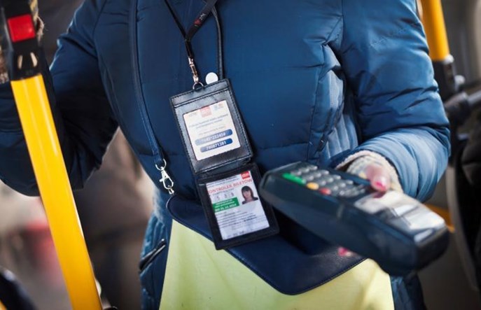 Warszawa ubiera kontrolerów w „mundury”