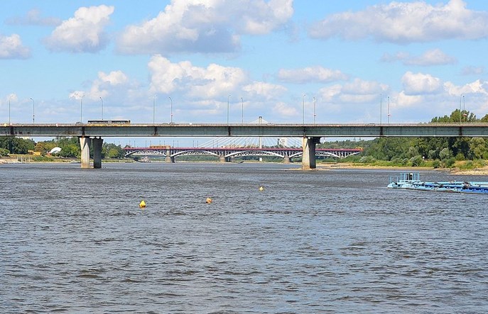 Miesiąc z Mostem Łazienkowskim to więcej samochodów