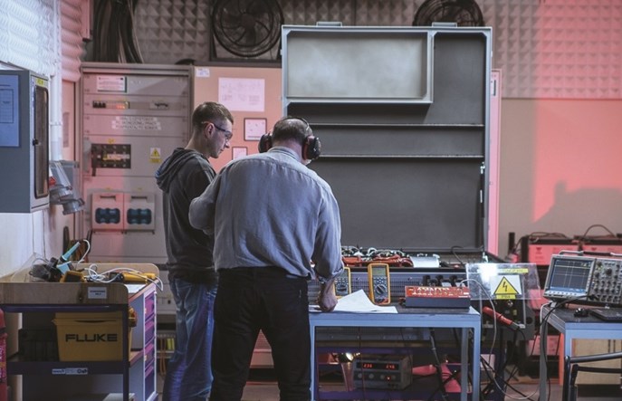 Medcom rozpoczął budowę napędu i zasilania do ezt w nowej technologii SiC