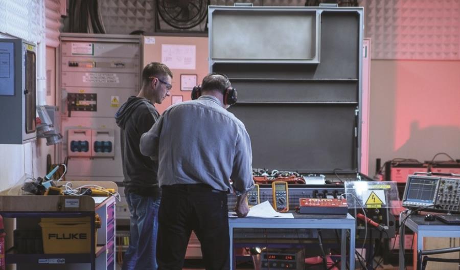 Medcom rozpoczął budowę napędu i zasilania do ezt w nowej technologii SiC Medcom rozpoczął budowę napędu i zasilania do ezt w nowej technologii SiC