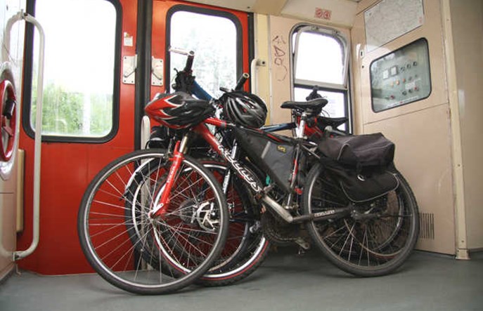 W Czechach coraz więcej rowerzystów korzysta z kolei