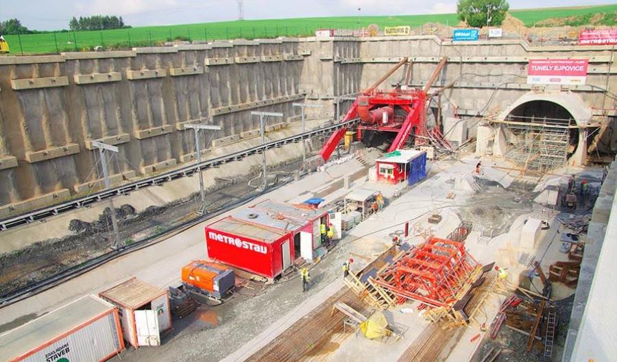 Zakończono drążenie najdłuższego tunelu kolejowego w Czechach Zakończono drążenie najdłuższego tunelu kolejowego w Czechach