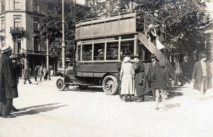 95 lat autobusów w Warszawie