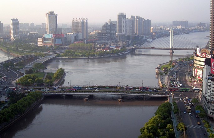 Chiny. W Ningbo jeździ autobus elektryczny ładowany w… 10 sekund