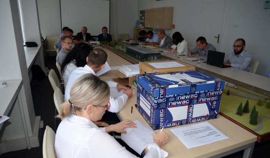ŁKA otwiera koperty w przetargu na 14 ezt. Impuls z Newagu najtańszy ŁKA otwiera koperty w przetargu na 14 ezt. Impuls z Newagu najtańszy