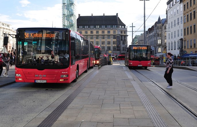 Oslo. Więcej osób podróżuje komunikacją miejską niż autem