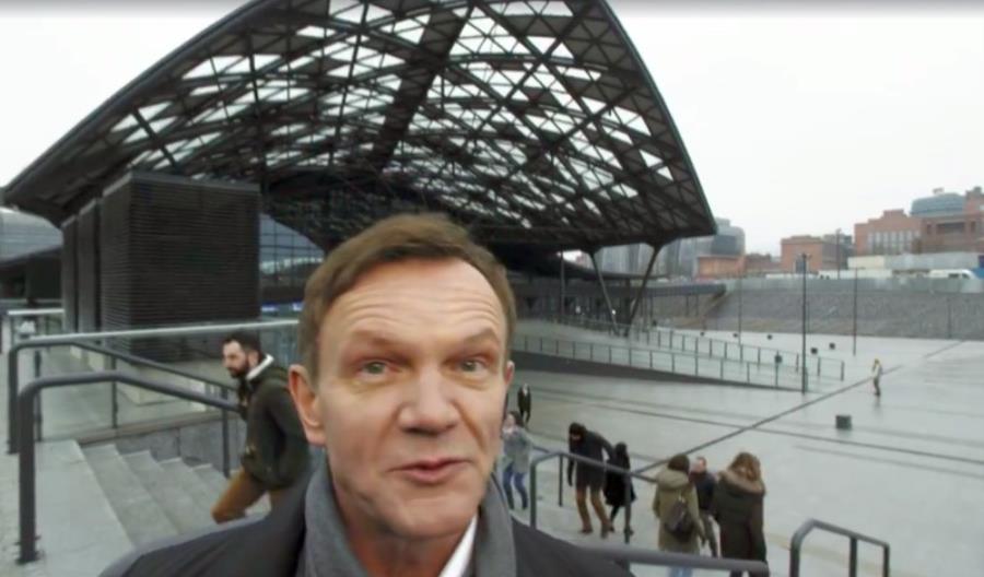 „Łódź, ku...". Pazura w nowej reklamie Łodzi na Fabrycznej „Łódź, ku...". Pazura w nowej reklamie Łodzi na Fabrycznej