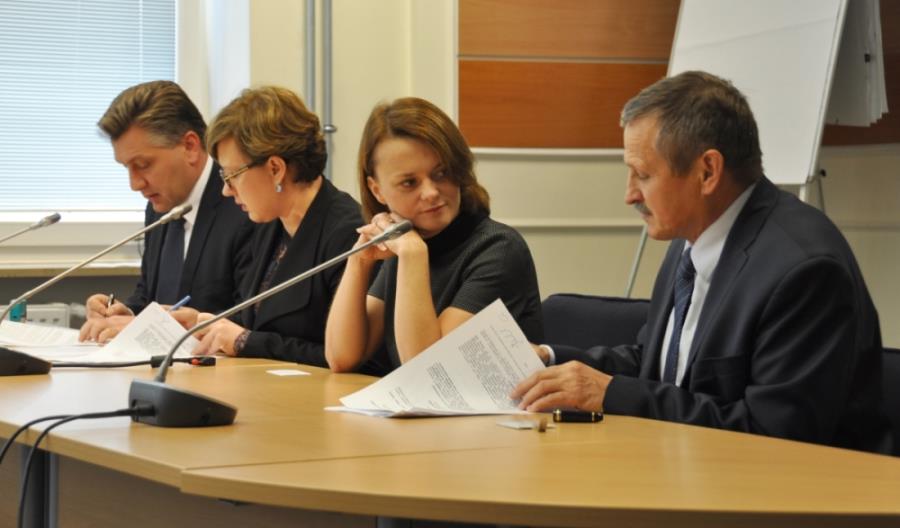 Ministerstwo Rozwoju dofinansuje Innowacyjne Centrum Badań i Rozwoju Pesy Ministerstwo Rozwoju dofinansuje Innowacyjne Centrum Badań i Rozwoju Pesy