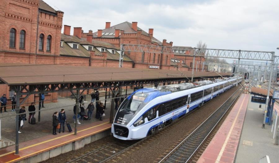 Kontrowersje wokół dotowania pociągów do Łodzi w nowym Planie Transportowym Kontrowersje wokół dotowania pociągów do Łodzi w nowym Planie Transportowym
