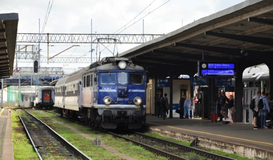 KŚ, KW i PKP Intercity dyskutują z PLK na temat umów. Na razie pomógł UTK KŚ, KW i PKP Intercity dyskutują z PLK na temat umów. Na razie pomógł UTK