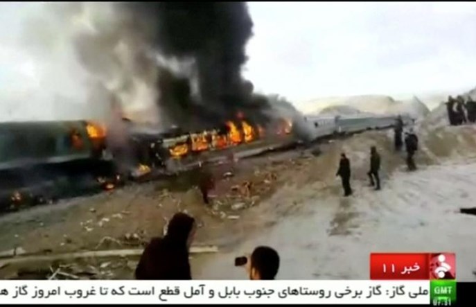 Pożar pociągu po katastrofie w Iranie. 30 osób nie żyje [aktualizacja]
