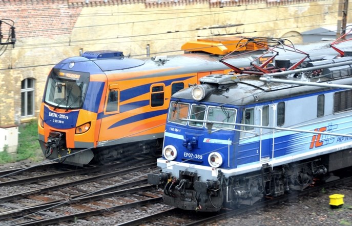 Ruch pociągów po nawałnicach wraca do normy