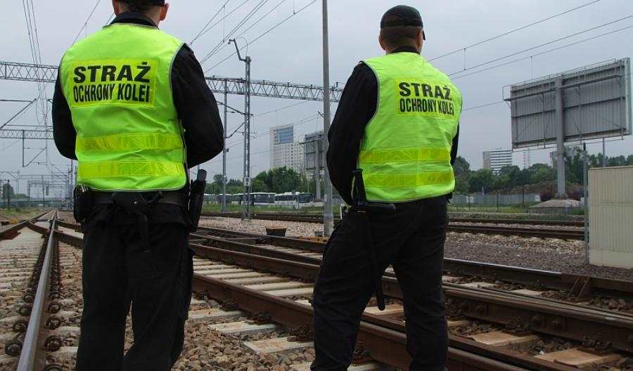 Warszawa: Funkcjonariusze SOK ujęli sprawców kradzieży 300 metrów sieci trakcyjnej