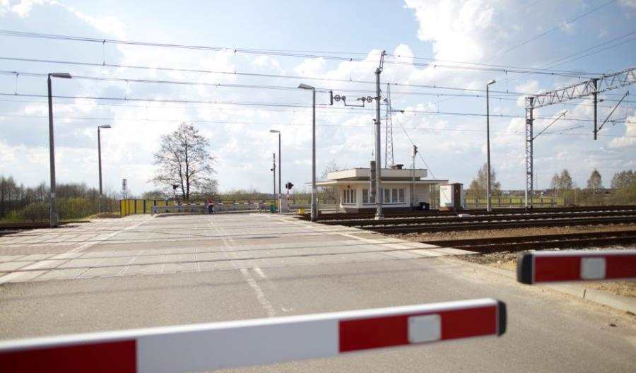 Łódzkie: Ponad 40 mln zł na poprawę bezpieczeństwa na przejazdach kolejowych
