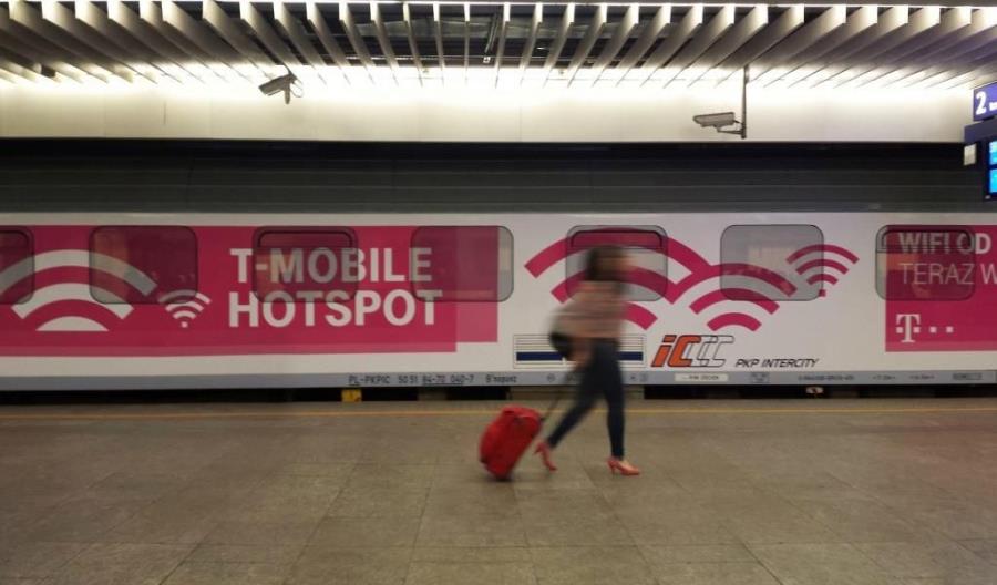 UTK: Folia reklamowa na wagonach PKP Intercity zagraża bezpieczeństwu podróżnych