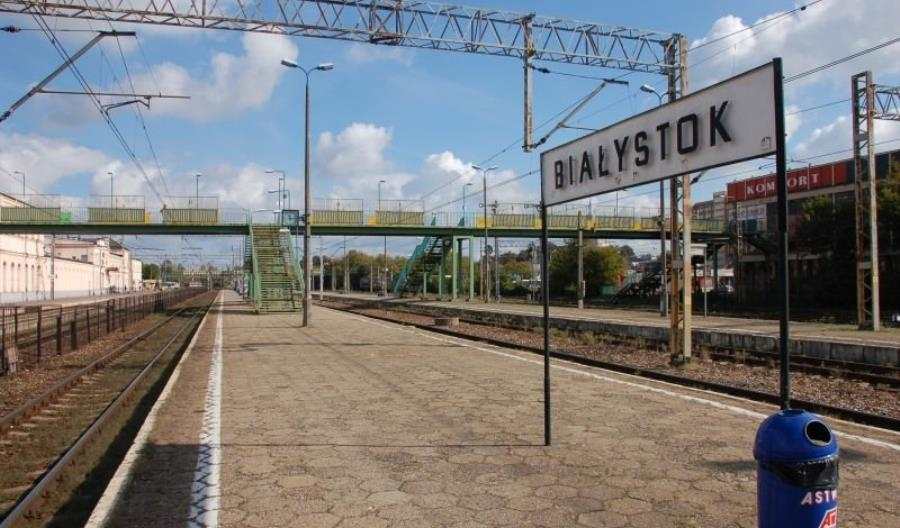 Białystok: Na stacji kolejowej montowane są wiaty
