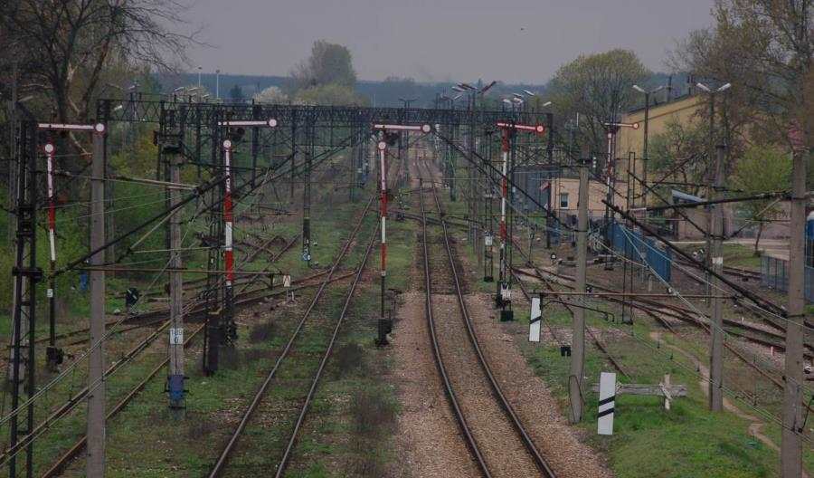 Umowa MIR z PKP PLK nie na 10, lecz na 8 lat