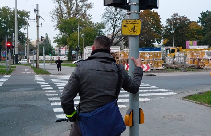 Detekcja sprzężona pomocna na przejazdach rowerowych